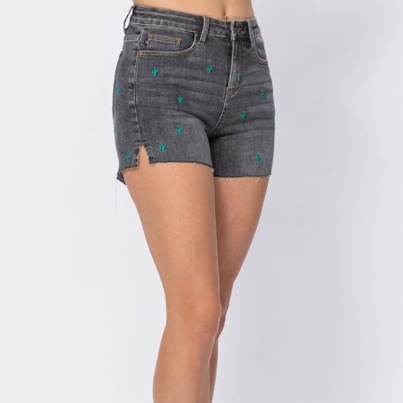Judy Blue Cactus Embroidered Grey High Waist Cut Off Shorts! So Adorable! XL - Picture 3 of 9